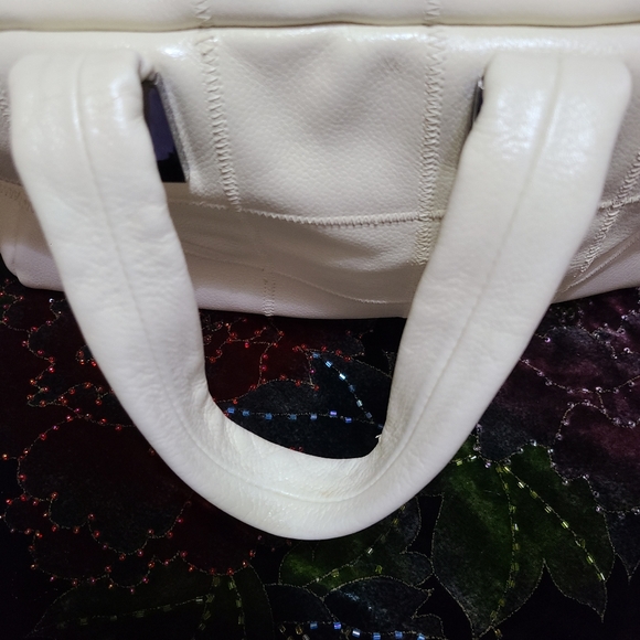 Chanel Bag - Picture 2 of 16